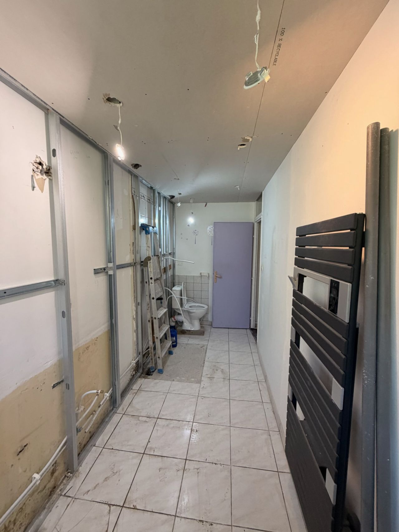 🚧✨ Démarrage d’un nouveau chantier à Avesnes-les-Bapaume pour une rénovation complète de salle de bain 🚿🛁
